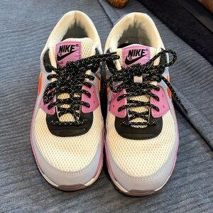 Like new NIKE airmax - womens size 8
